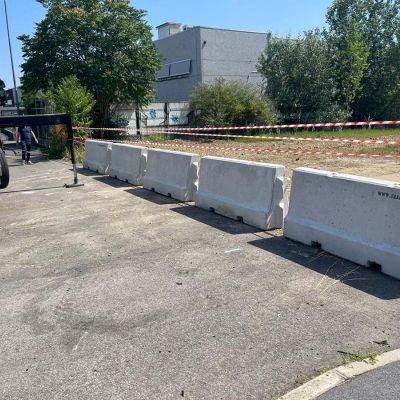 FORNITURA E POSA DI BARRIERE NEW JERSEY