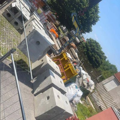 PLINTO PALO ILLUMINAZIONE PUBBLICA’