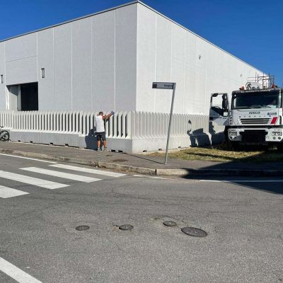 RECINZIONE A PETTINE PREFABBRICATA AD USO INDUSTRIALE