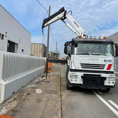 RECINZIONE A PETTINE PREFABBRICATA AD USO INDUSTRIALE
